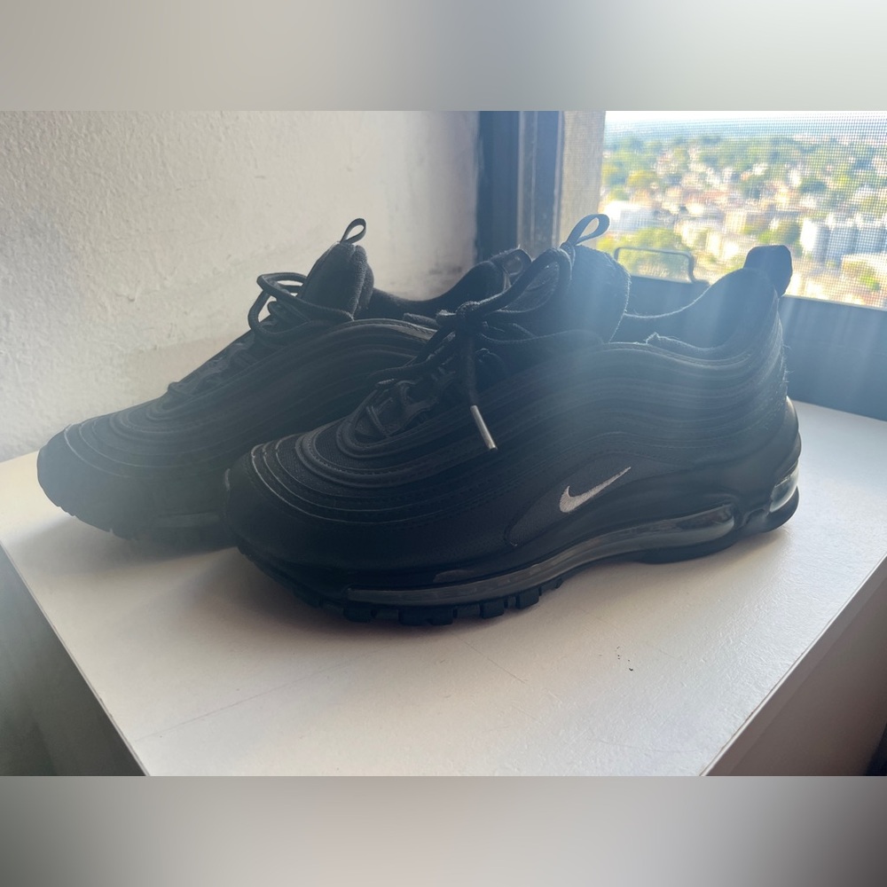 Nike Men's Black and Silver Air Max 97 Sneakers